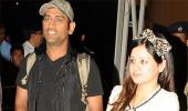 What happens when Dhoni and wife Sakshi watch 'El Clasico'...