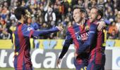 Record-breaker Messi tricks in Barca win; Chelsea thump Schalke