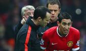 Man United's Di Maria faces injury absence, leaders Chelsea held