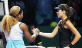 WTA Finals: Serena Williams battles past Ivanovic in opener