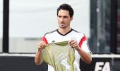 Hummels denies making promise to United's Van Gaal