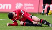 United's Van Persie doubtful starter for Manchester derby