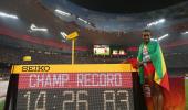 World Athletics: Dibaba out-sprints Kiprop to thrilling marathon win