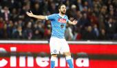 Higuain takes refined Napoli top of Serie A table