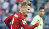 Griezmann snubs Barcelona to stay at Atletico