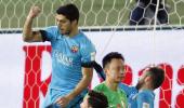 Club World Cup: Suarez 'tricks as Barcelona stroll into final