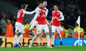 Premier League: Walcott and Giroud help Arsenal beat Man City