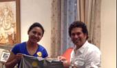 Tendulkar presents autographed jersey to Sarita Devi