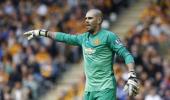 Valdes hits back at Van Gaal in United row