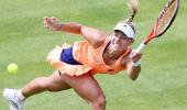 Kerber claims first grasscourt title