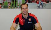 Chelsea keeper Cech joins London rivals Arsenal