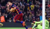 Suarez agrees new contract with Barcelona to 2021