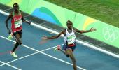 Farah sprints to 10,000m defence at Rio Olympics