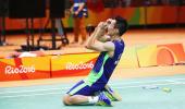 Lee defeats nemesis Lin to reach badminton final