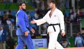 Egyptian booed for not shaking hands with Israeli at Rio Games