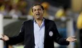 1st Copa casualty: Paraguay coach Diaz resigns