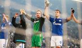 Bundesliga: Lucky Schalke snatch 2-1 win over Gladbach