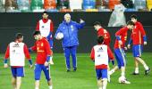 Del Bosque defends tactics to go with unchanged sqaud