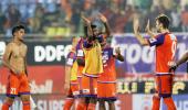 ISL: Pune stun Delhi in a 3-2 win