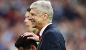 Arsenal snatch last-gasp win for Wenger's 20th anniversary