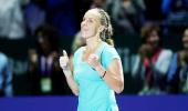 WTA Finals: Tireless Kuznetsova edges Radwanska in Singapore thriller