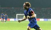 ISL: Forlan strikes as Mumbai snap ATK's dream run, go top