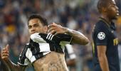 Alves leads Juventus into Champions League final