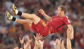 Tears flow as Totti bids farewell to Roma after 25 years