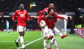 EPL PHOTOS: Man United stay in touch, Spurs slump at Leicester