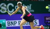 WTA Finals: Dominant Wozniacki swats aside Halep