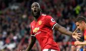 Manchester Utd thrash Everton, Arsenal hold Chelsea goalless