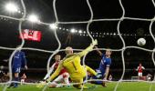 Arsenal rally to down Chelsea and make League Cup final