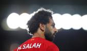 Football Extras: Salah comforts star-struck fan