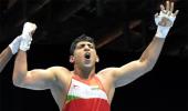 Boxing Worlds: Four Indians march into quarters