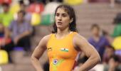 Vinesh's title hopes up in smoke at Wrestling Worlds