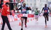 London Marathon: Kipchoge suffers rare defeat