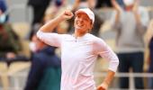 Swiatek faces Barty challenge in French Open defence