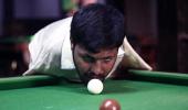 PIX: Born without arms, Pakistani man masters snooker