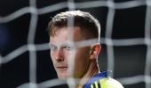 Henderson aiming to oust De Gea as United's keeper