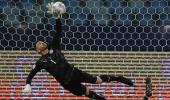 PIX: Peru beat Paraguay on penalties to enter semis