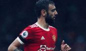 United's Fernandes involved in car crash but unhurt