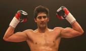 Vijender returns to pro boxing with knock out win