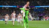 Croatia beat Japan on penalties to reach quarters