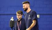 Patience is Giroud's virtue for young players