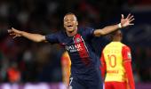 Soccer PIX: PSG smash Lens; Dortmund draw again