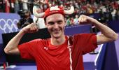 Axelsen retains badminton crown; An bags women's gold