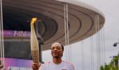 PIX: Snoop Dogg carries Olympic Torch!