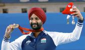 Harvinder, Preeti flag-bearers for Paralympics closing