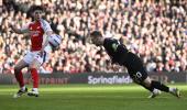 EPL PIX: Arsenal stunned by West Ham; Title hopes fade