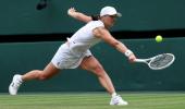 PIX: Swiatek outplays Collins; Andreeva advances too